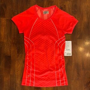 NWT Athleta Finish Fast Line Tee